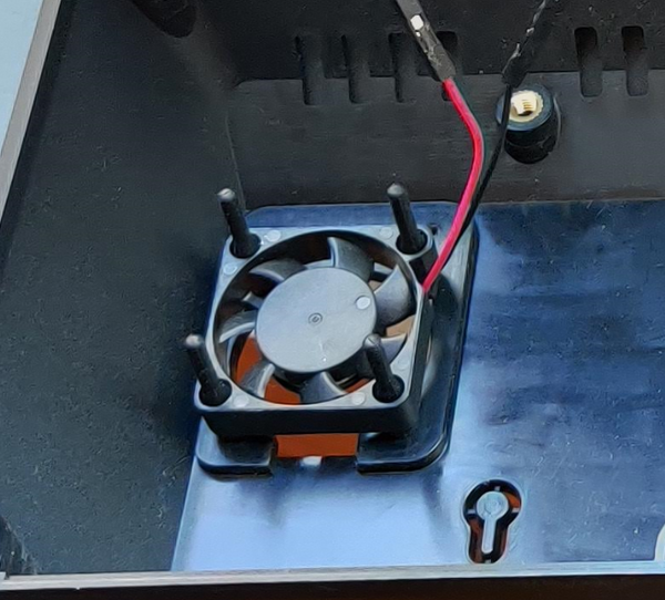SmartiPi Touch Pro fan assembly mounted